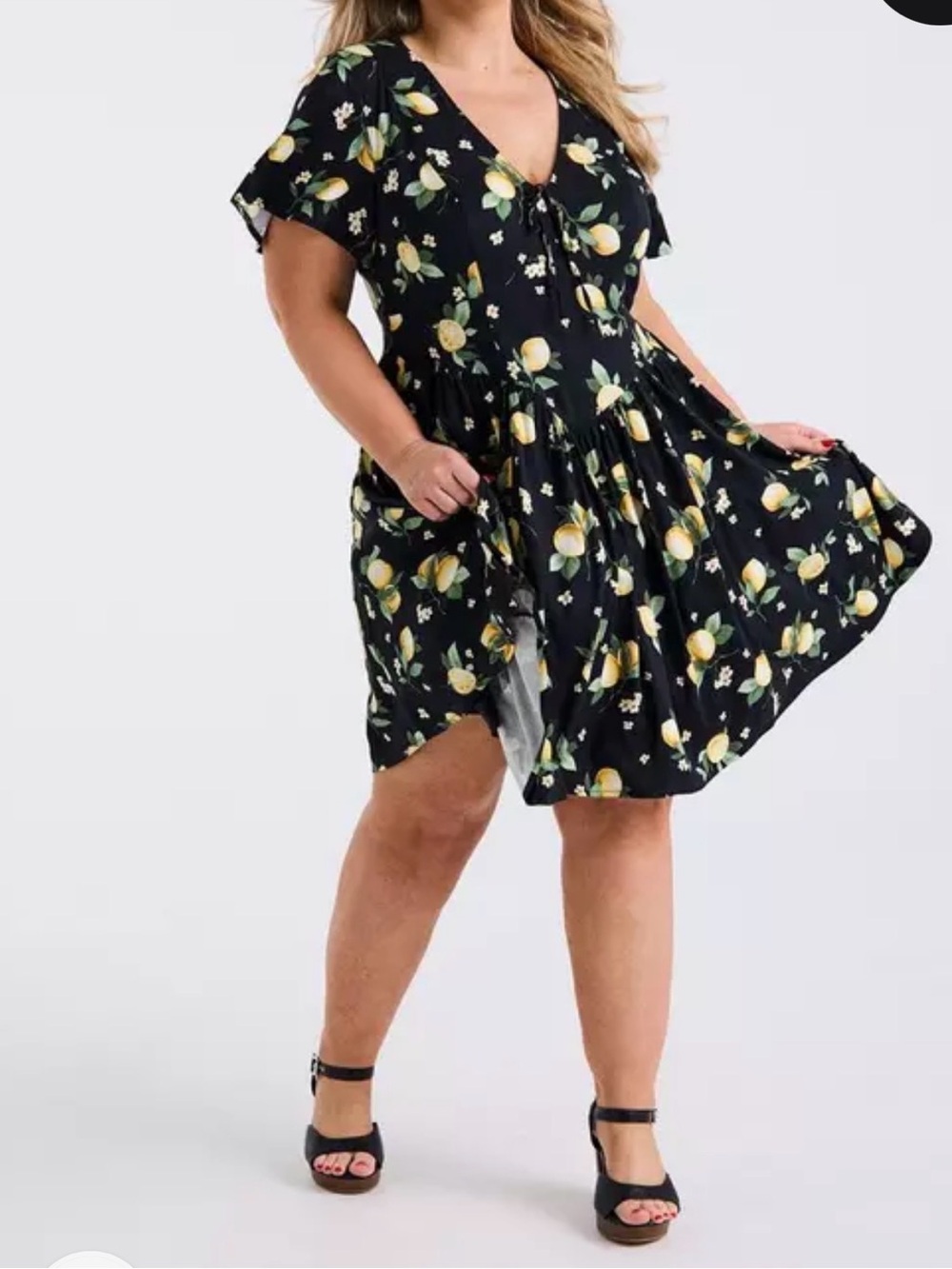 Retro Chic Torrid Colleen Lemons flutter sleeve dress. 18. NWT